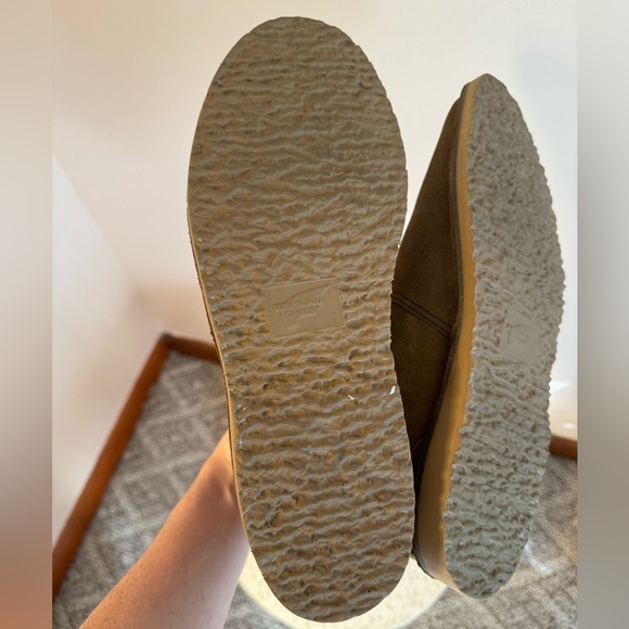 Red Wings Shoes Men’s Weekender Chelsea Boot in Tan Suede - Picture 3 of 6